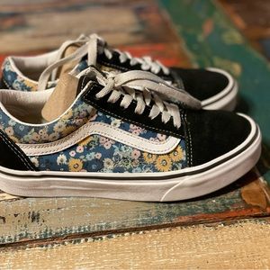 Vans blue daisy flower lace up skateboard sneakers